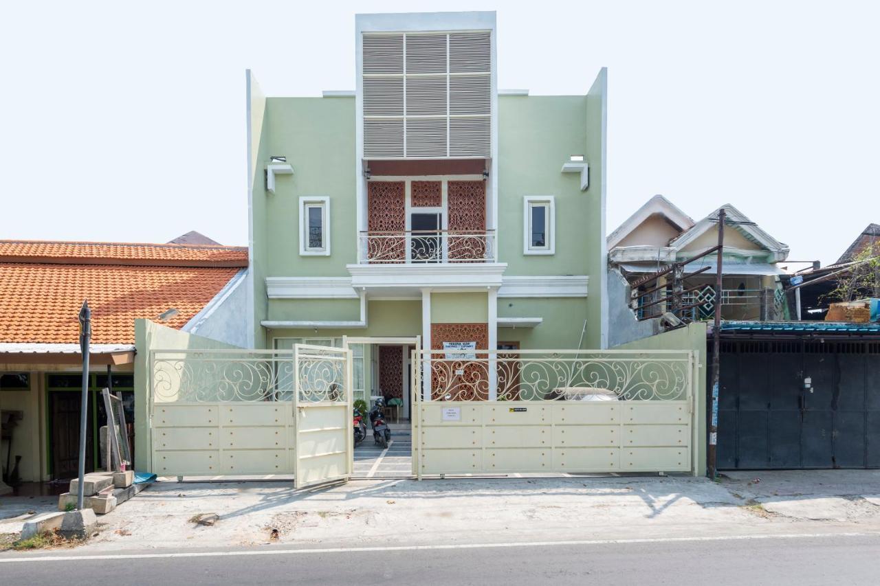 Oyo 3706 Griya Tentrem Syariah Lamongan Exterior photo